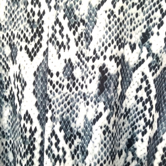 Eloquii Faux Wrap Maxi Dress in Snake Skin Print. Size: 16. - Picture 8 of 11